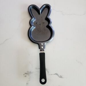 Bunny pancake pan